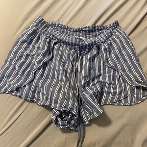 American Eagle striped flowy shorts